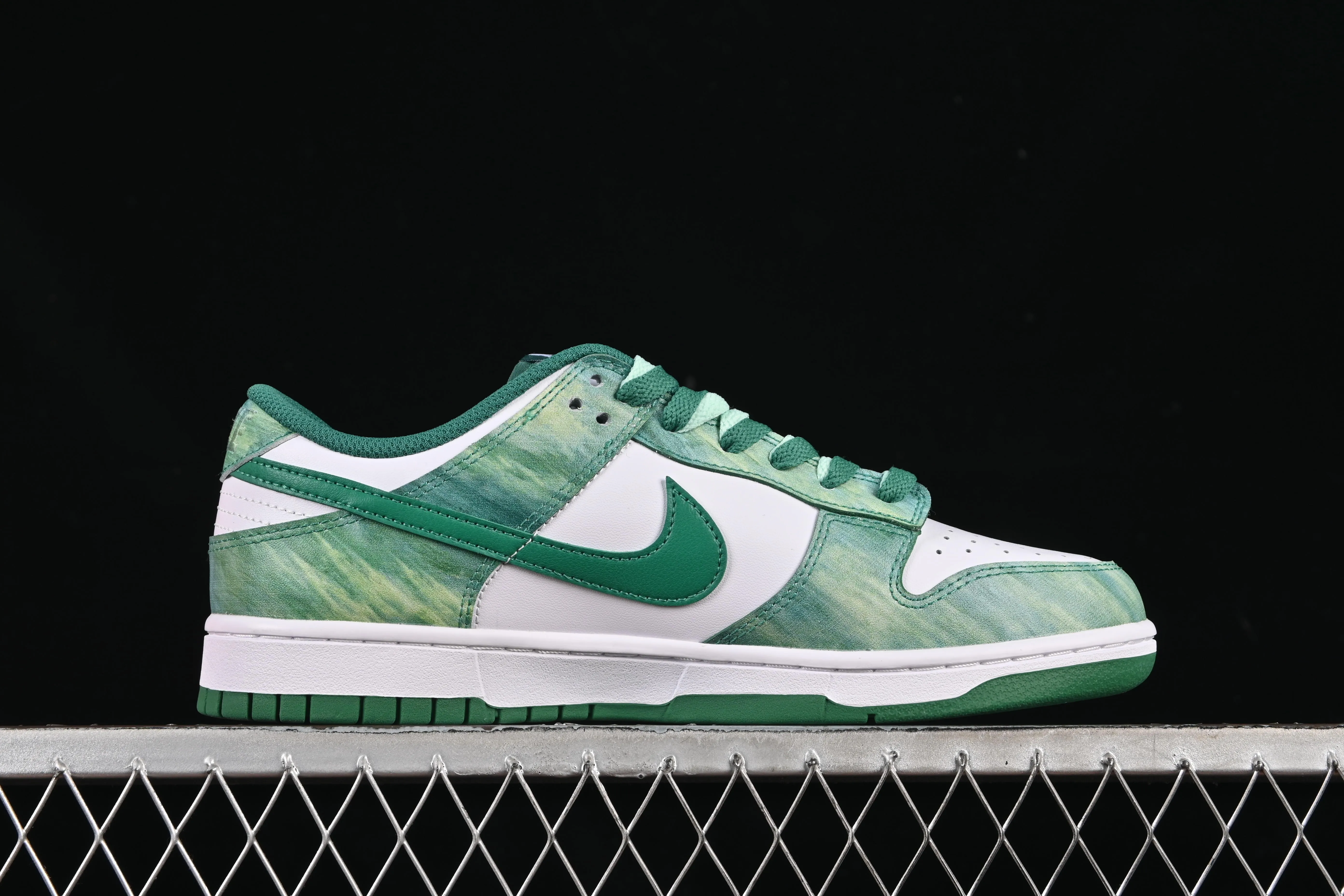 All categories Nk SB Dunk Series Nk SB Dunk Low High-end customized low-top sneakers Nike SB Dunk Low Blazing Blue Fairy low-top casual sneakers HF5441-101